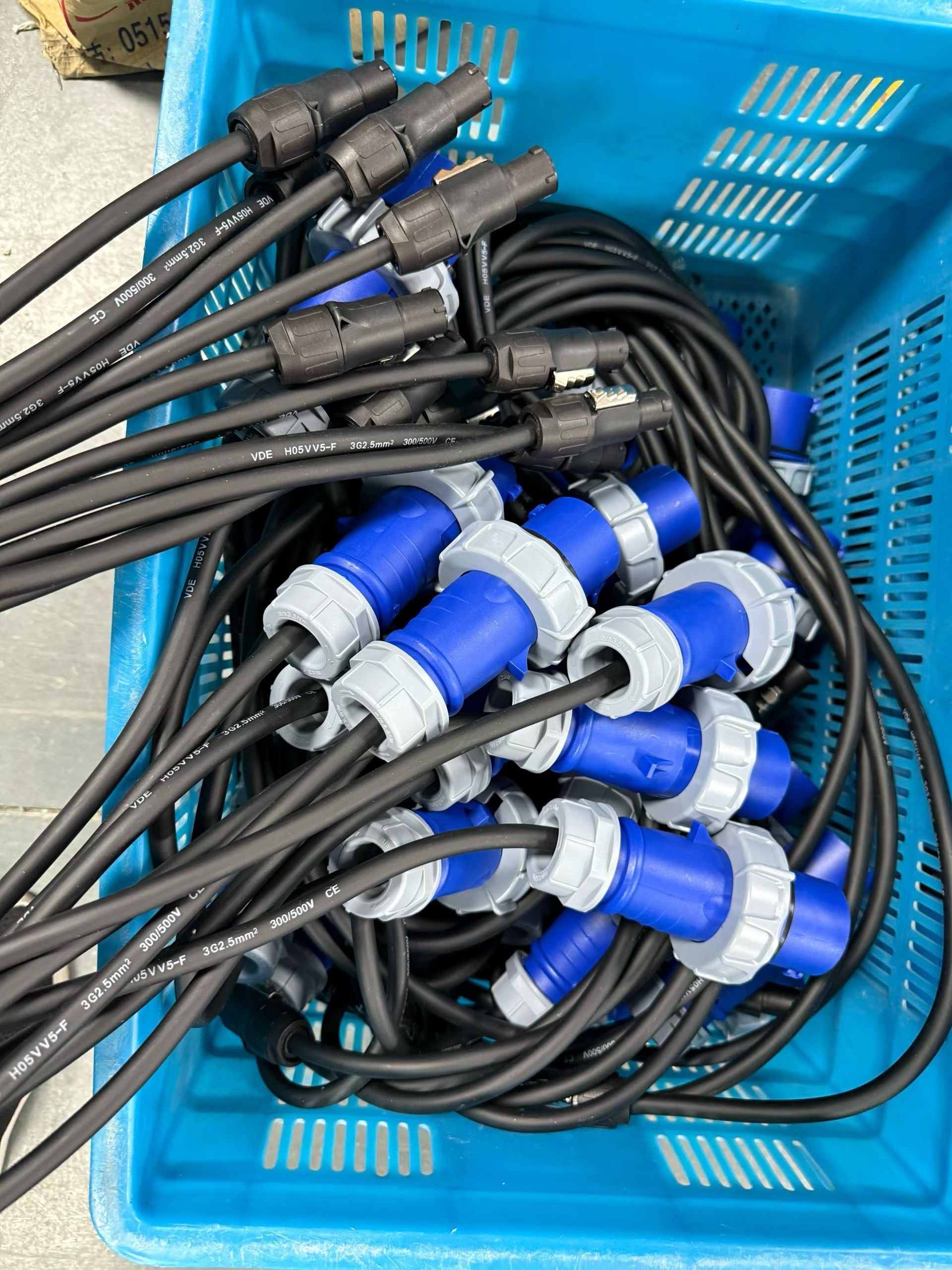 IP67 Waterproof Industrial Power Extension Cord 20A 250V H05VV5-F 3G2.5mm² for Stage Light LED Display Outdoor Equipment IP67 Waterproof Industrial Power Extension Cord 20A 250V H05VV5-F 3G2.5mm² for Stage Light LED Display Outdoor Equipment